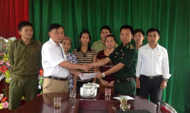 Thủ tục bàn giao các nạn nhân cho người nhà.