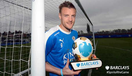 Jamie Vardy nhận giải Cầu thủ xuất sắc nhất Premier League.