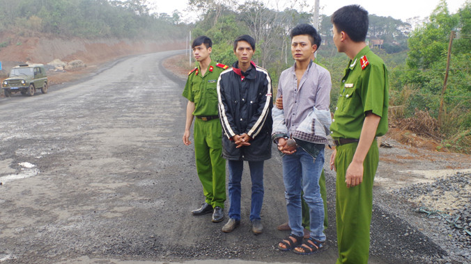 2 trong số 4 đối tượng bị Công an bắt giữ.