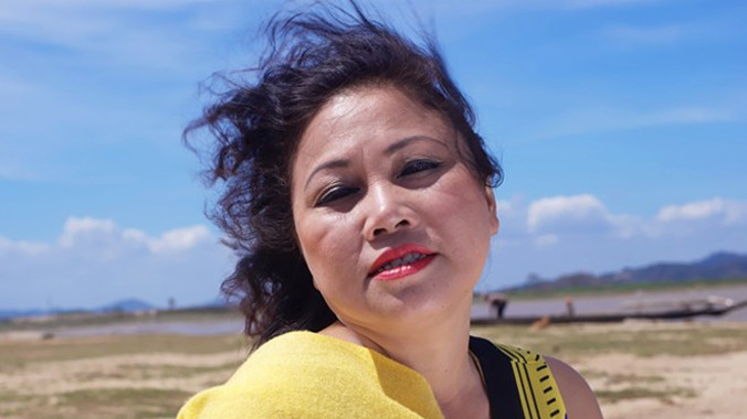 Nữ ca sĩ được hỗ trợ thực hiện liveshow hoành tráng.