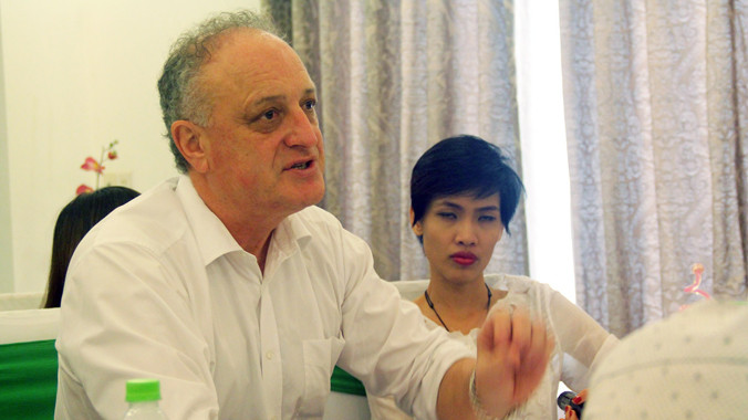 Ông David Seton, Chủ tịch Tập đoàn Besra chỉ trích báo chí. Ảnh: Nguyễn Thành