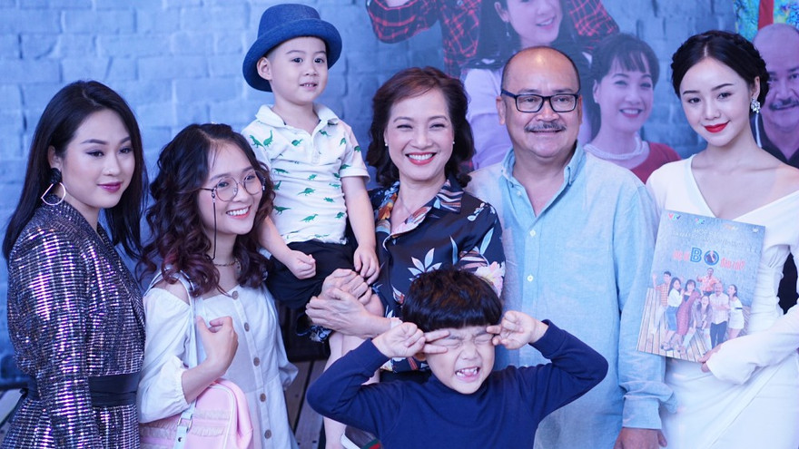 Lê Khanh vào vai mẹ của ba cô con gái trong phim mới "Mẹ ơi bố đâu rồi?". Ảnh: Bảo Hân