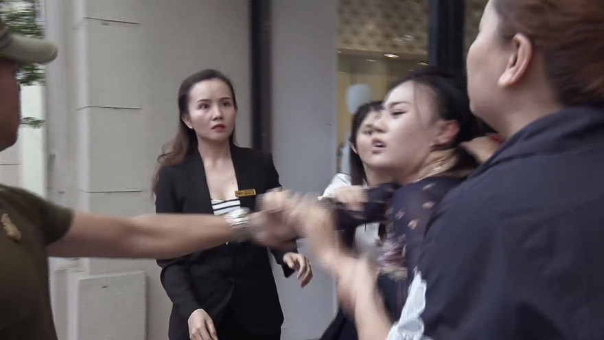 Quỳnh bị dàn cảnh đánh ghen trong tập 22