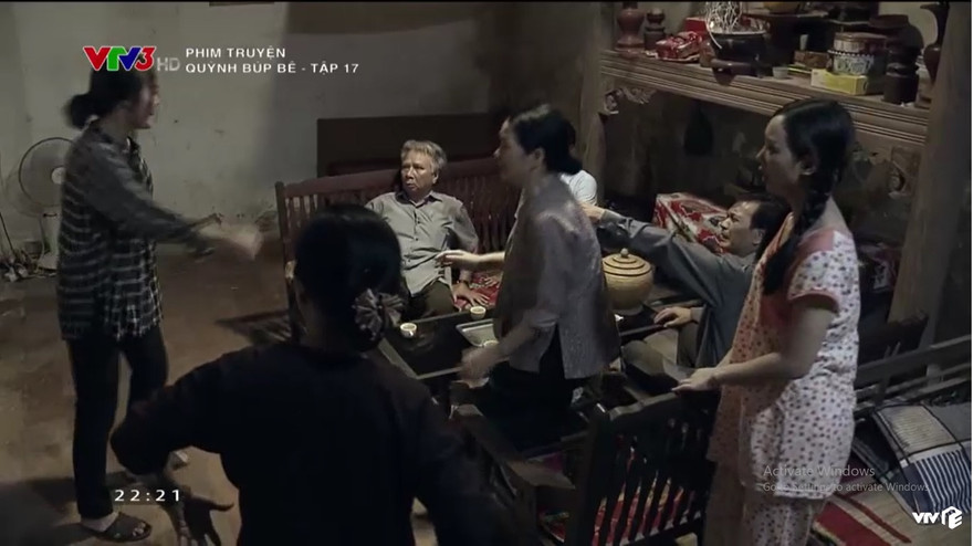 Lan cầm dao dọa nhà chồng hụt vì đến nhà đòi tiền chuẩn bị cưới