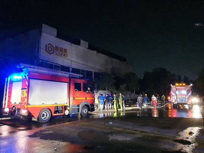 Bản tin 8H: Phim trường ở TP.HCM bốc cháy ngùn ngụt trong đêm