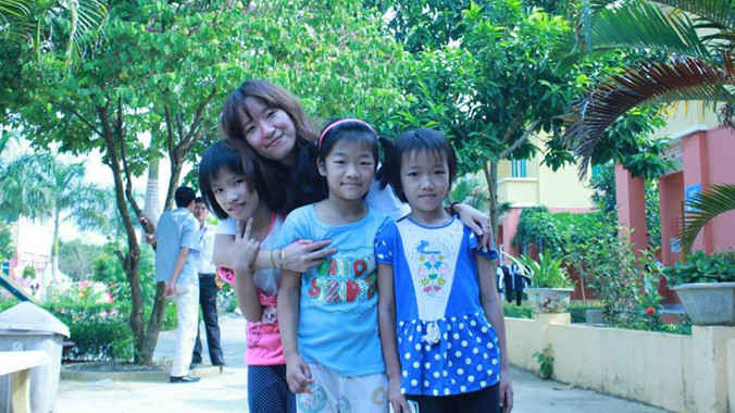  Hoàng Thảo bên em nhỏ Trung tâm bảo trợ số 2, Ba Vì (Hà Nội)