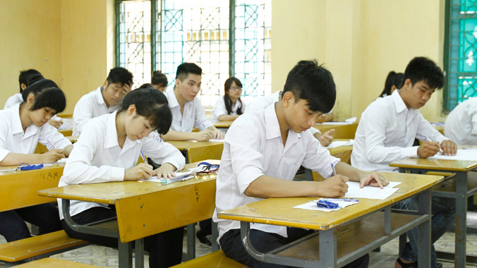  Học sinh lớp 12 Trường THPT Yên Viên - Hà Nội trong giờ làm bài thi tốt nghiệp năm 2013. ảnh: Ngọc Châu