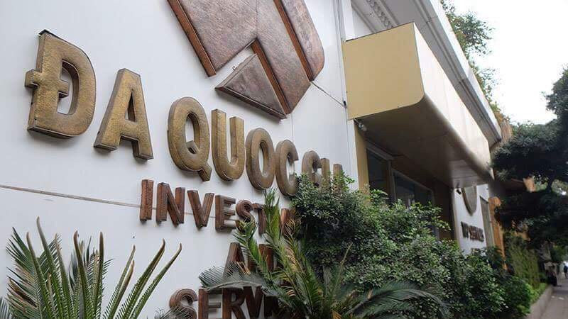 Cưỡng chế phá dỡ loạt công trình 'xẻ thịt' mương Phan Kế Bính