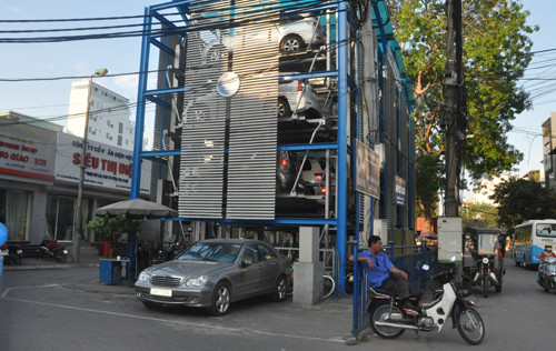 Một bãi đỗ xe thông minh tại Hà Nội