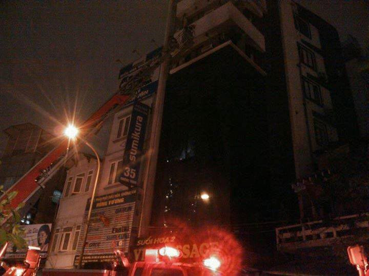 Quán massage bị lửa thiêu rụi.