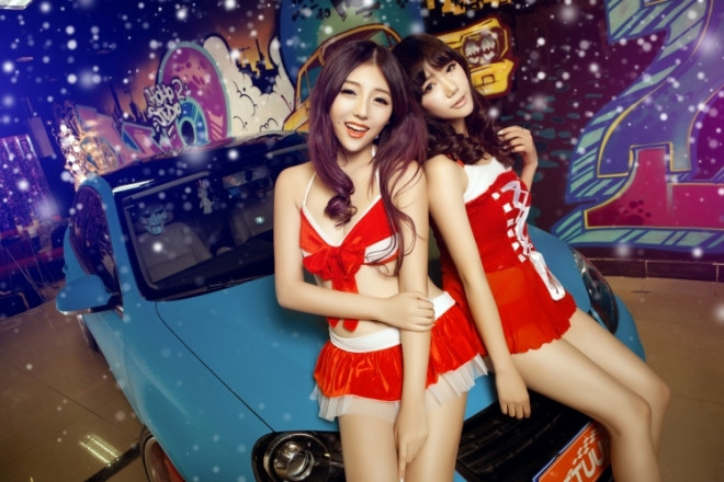 Giáng sinh lung linh với mỹ nhân và xế hộp