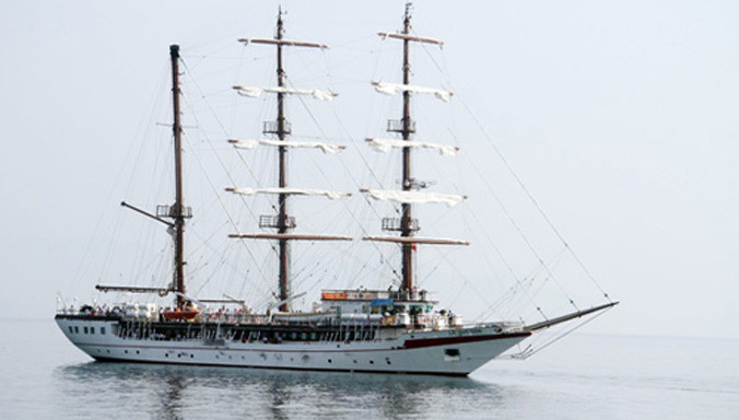 Tàu buồm huấn luyện Lê Quý Đôn của Việt Nam. Ảnh: Xuân Ngọc.