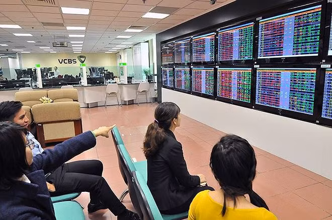 Số tài khoản ngoại liên tục tăng tuy nhiên quan ngại là trong quý 2 khối ngoại liên tục bán ròng 