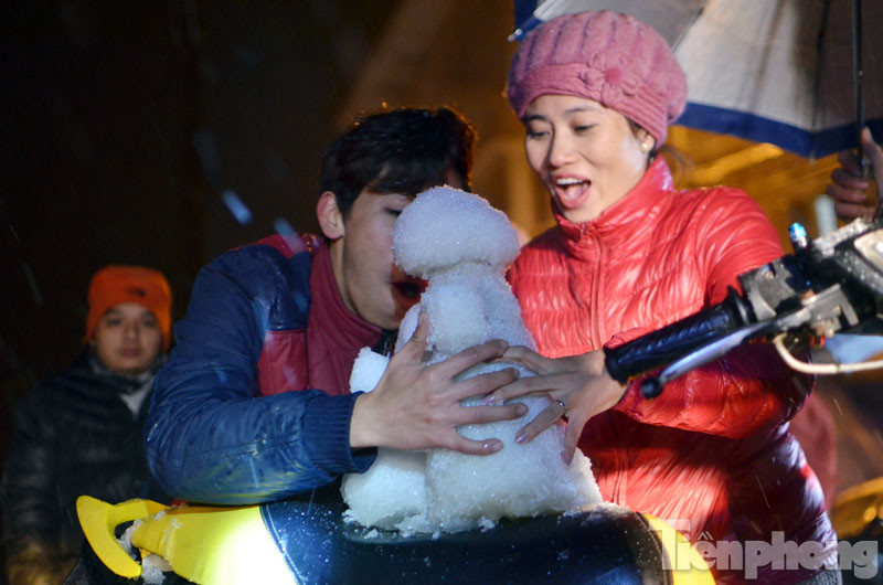 ẢNH: Nửa đêm ngắm tuyết rơi trắng Sapa