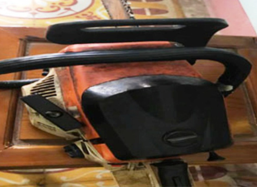 Tang vật chiếc cưa máy