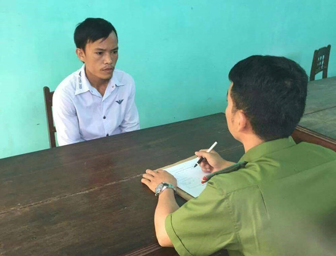 Hoàng Hữu Nguyên tại cơ quan điều tra. Ảnh: Zing