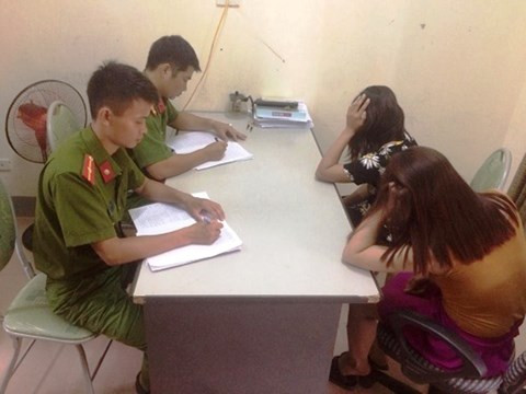 Các đối tượng đang làm việc tại cơ quan công an