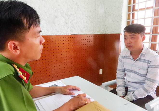 Khanh tại cơ quan điều tra. Ảnh: Công an cung cấp