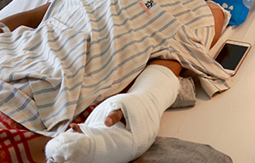 Thanh niên bị chém lìa bàn tay đang điều trị tại bệnh viện