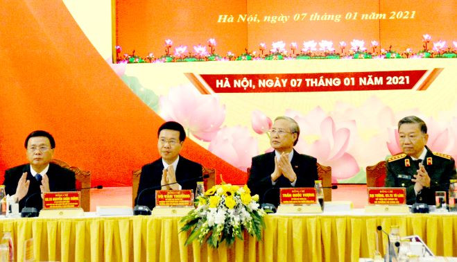 Các đồng chí Lãnh đạo Đảng, Nhà nước chủ trì Hội thảo khoa học cấp quốc gia "Bảo vệ nền tảng tư tưởng của Đảng, đấu tranh phản bác các quan điểm sai trái, thù địch, trong tình hình mới". Ảnh: VGP/Nhật Nam