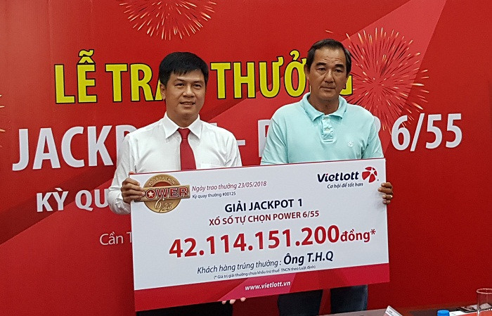 Người đàn ông ở Cần Thơ không che mặt khi nhận 42 tỷ đồng Vietlott