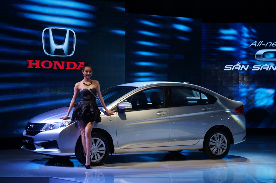 Honda City phiên bản số sàn bị cắt giảm khá nhiều so với phiên bản số vô cấp CVT.