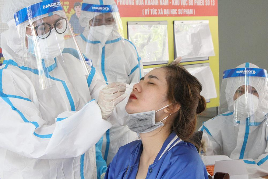 Hà Nội: 3 nhân viên y tế dương tính SARS-CoV-2