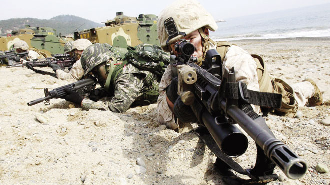 Binh sĩ Mỹ và Hàn Quốc tập trận đổ bộ ngày 31/3. Ảnh: AP