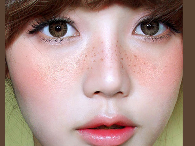 Rộ mốt trang điểm giả tàn nhang