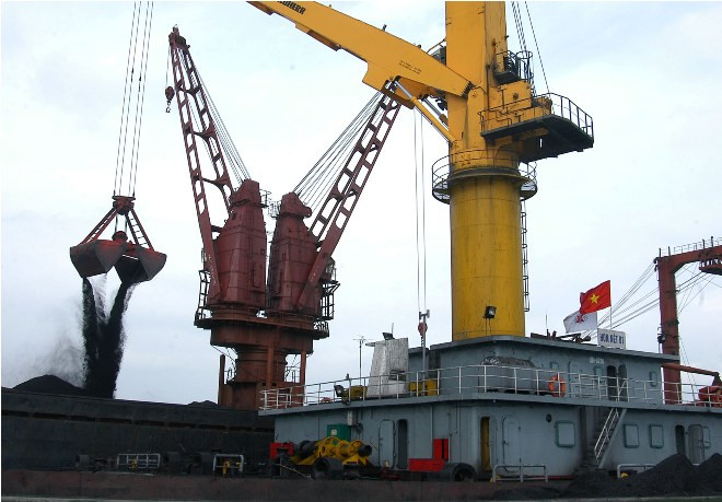 Năm 2013, Vinacomin đạt doanh thu 100 ngàn tỷ đồng, trong đó doanh thu từ than đạt 55,5 nghìn tỷ đồng. Ảnh: Phong Cầm