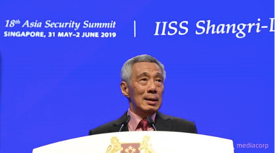 Thủ tướng Singapore Lý Hiển Long lúc đọc phát biểu khai mạc Đối thoại Shangri-La 2019. (Ảnh; CNA)