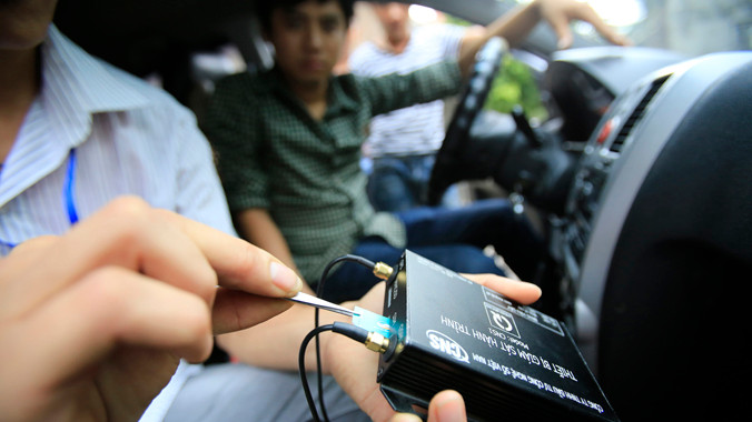 Sau quá trình lắp đặt khó khăn, việc khai thác dữ liệu từ hộp đen đang nảy sinh nhiều vấn đề. Ảnh: Như Ý