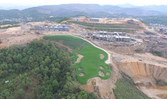 Dự án FLC Hạ Long bị dừng thi công.