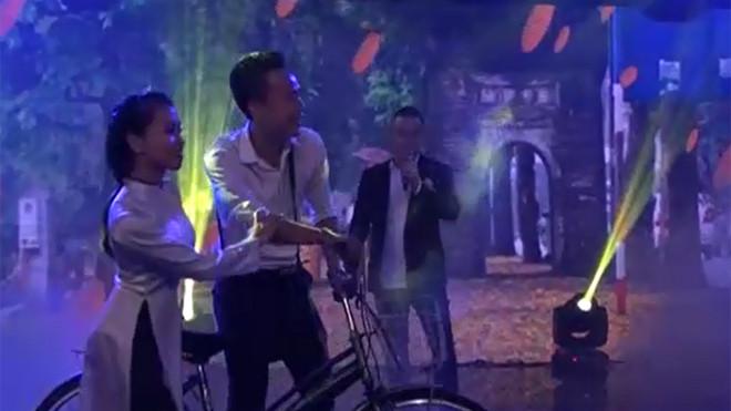 Hoàng Hải hát “Nồng nàn Hà Nội” đêm Chung khảo khu vực phía Bắc