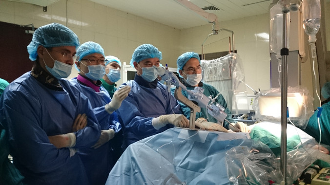 Ca can thiệp lần đầu tiên kẹp sửa van tim qua da tại Việt Nam.