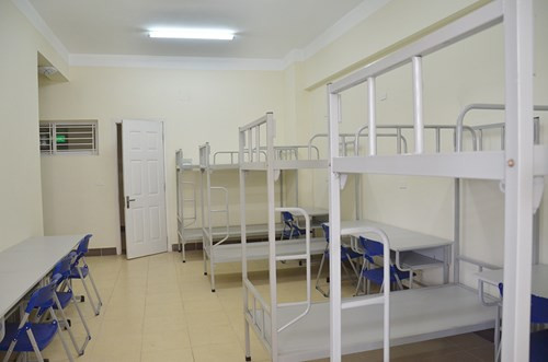 Mỗi phòng ở được 8 người với giá 30.000 đồng/sĩ tử.