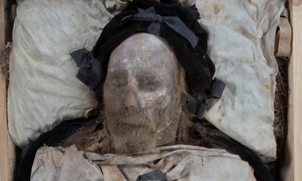 Xác ướp của giám mục Peder Winstrup hầu như nguyên vẹn sau hơn 300 năm từ khi ông từ trần. Ảnh: Guardian.