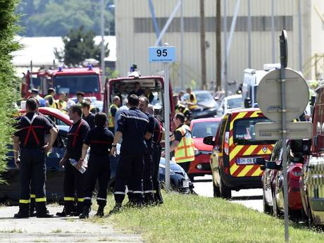 Hiện trường sau vụ khủng bố (Ảnh: Independent).