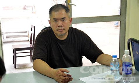 Đối tượng Eng Yong Kit tại trụ sở công an