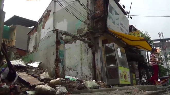 Nín thở sống trong những ngôi nhà chờ sập giữa Hà thành