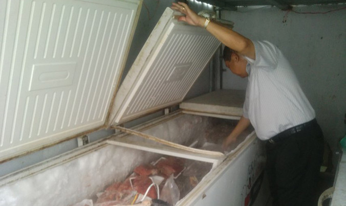 Số thịt heo trộn đà điểu bị phát hiện.