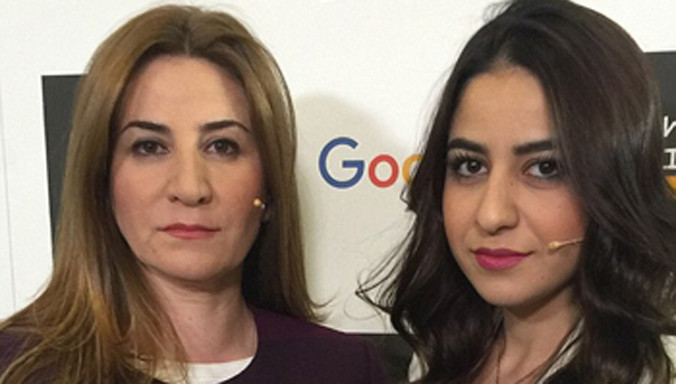 Hai chị em Vian (trái) và Deelan (phải). Ảnh: Siasat.