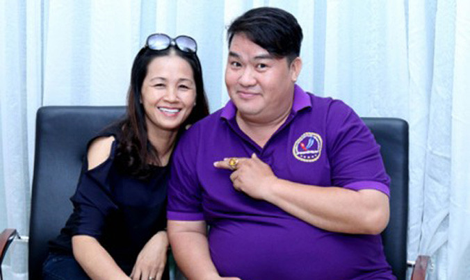 Hoàng mập kỷ niệm 19 năm ngày cưới, bà xã xúc động không cầm được nước mắt