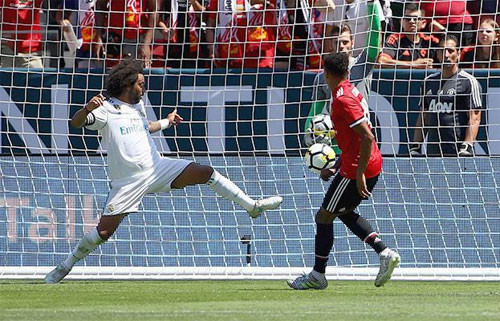 Jesse Lingard (phải) ghi bàn mở tỷ số. Ảnh: Reuters.