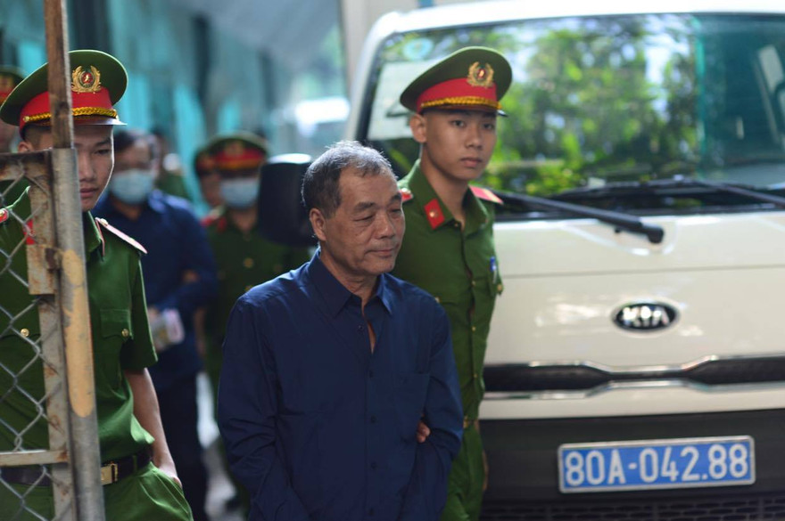 Ông Trầm Bê sáng nay bị VKS đề nghị phạt 5-7 năm tù. Ảnh: Tân Châu