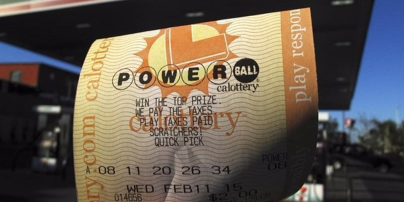 Vé xổ số của Powerball. Ảnh: Reuters.