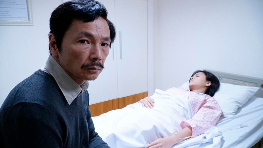 NSƯT Trung Anh vào vai ông bố gà trống nuôi ba cô con gái trong "Về nhà đi con"