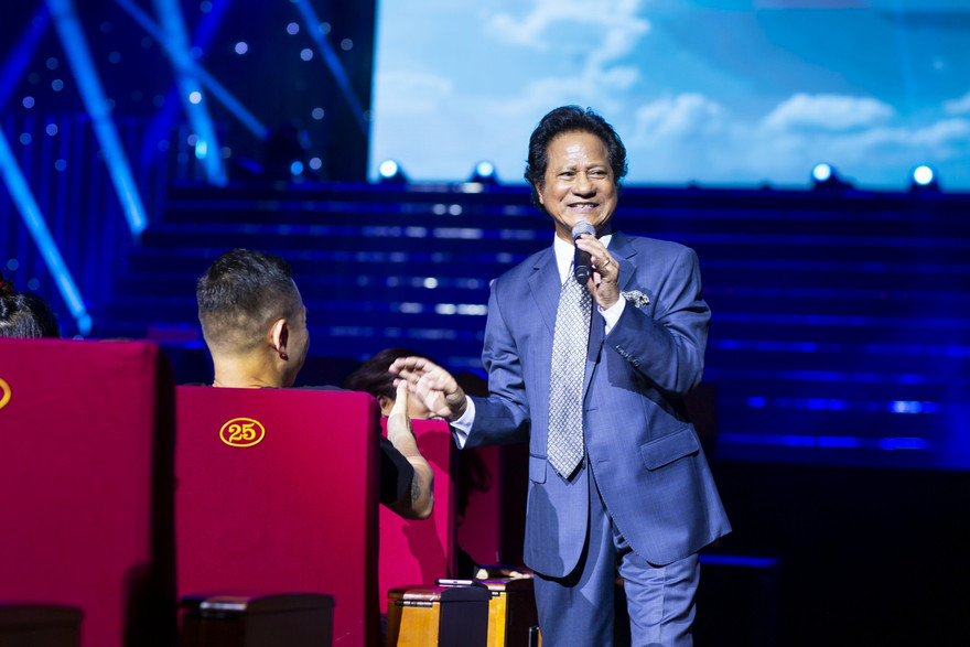 Chế Linh sẵn sàng nịnh vợ 