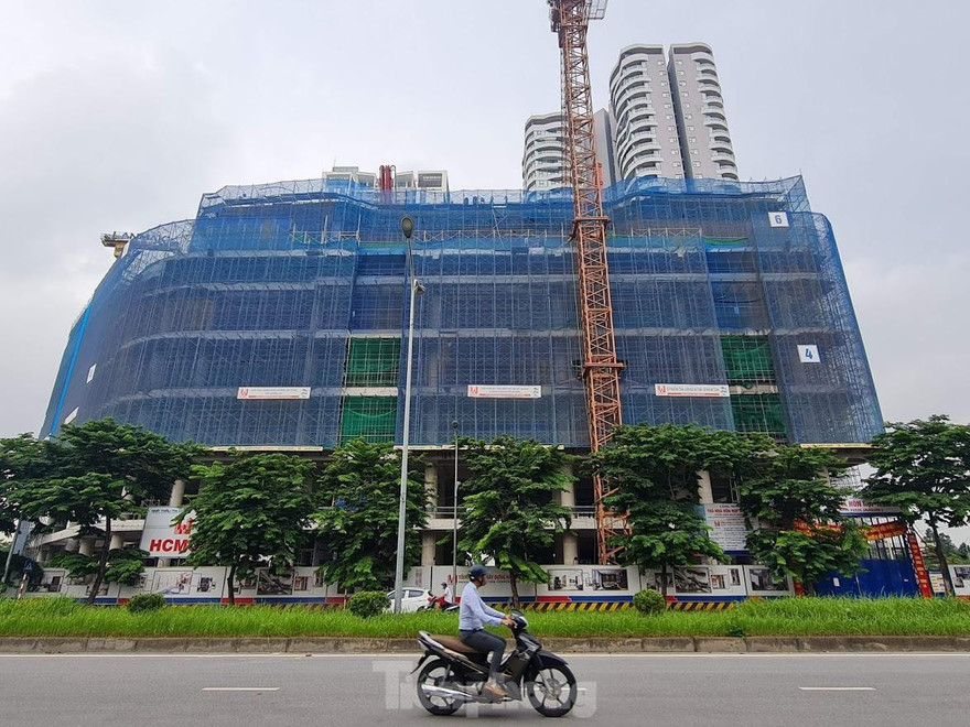 Bất động sản gặp khó giữa đại dịch nhưng giá chung cư vẫn tăng 