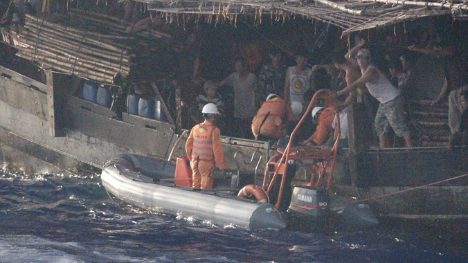 Tiếp cận tàu QNA 90927.